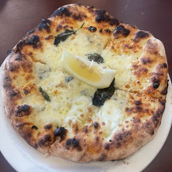 Famoso Neapolitan Pizza - Pizza Near Me - Jasper, Alberta Famoso Neapolitan Pizza - Pizza Near Me - Jasper, Alberta
