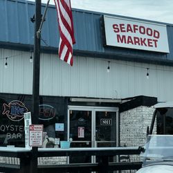 Surfside Shrimp Company Seafood Market - Front of building