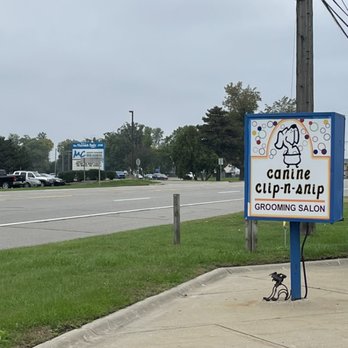 Canine Clip N Snip - Parking lot sign and visual of where we are located - Pet Groomers Near Me - Mount Clemens, Michigan Canine Clip N Snip - Parking lot sign and visual of where we are located - Pet Groomers Near Me - Mount Clemens, Michigan