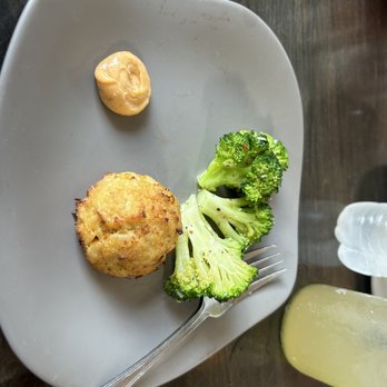 Bite of Baltimore - Crab cake and seasoned broccoli. The crab cake very very fresh and clean tasting, with only a few ingredients. - Food Tours Near Me Bite of Baltimore - Crab cake and seasoned broccoli. The crab cake very very fresh and clean tasting, with only a few ingredients. - Food Tours Near Me