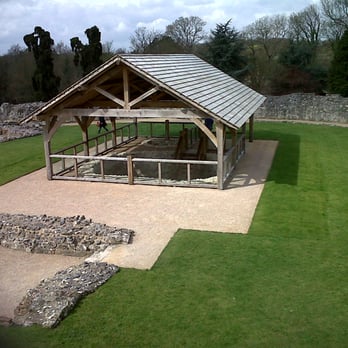 Farnham Castle Keep - The old well - Landmarks & Historical Buildings Near Me - Farnham, SRY