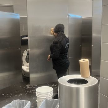 Frank Sinatra Service Area - Lots of employees, keeping everything tidy and well stocked - Rest Stops Near Me - Galloway, New Jersey