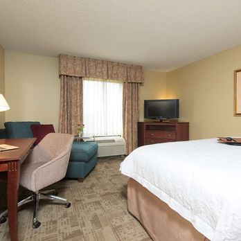 Hampton Inn & Suites Bloomington-Normal - Guest room - Hotels Near Me - Normal, Illinois
