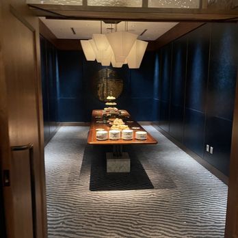 REIGN Restaurant & Bar - Cocktail Bars Near Me - Toronto, Ontario