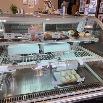 Cakes n' Mor - Display - Bakeries Near Me - Houston, Texas