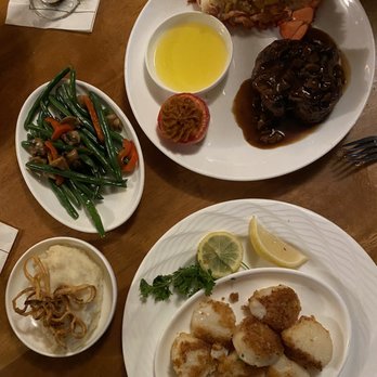 Cafe Escadrille - New American Near Me - Burlington, Massachusetts
