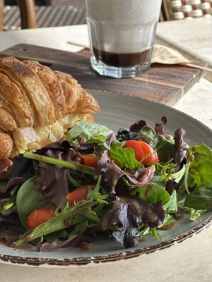 Le Frenchie Cafe by null