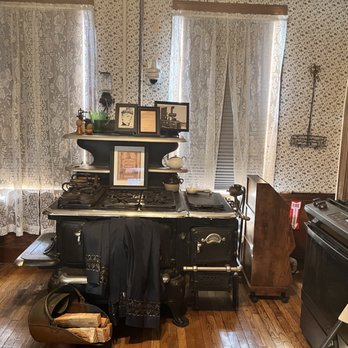 Lizzie Borden Bed & Breakfast Museum - Bed & Breakfast Near Me - Fall River, Massachusetts