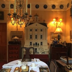 Hollies Guest House - The breakfast area.