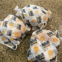 Habit Burger & Grill - Whose burger is whose? No way to tell.