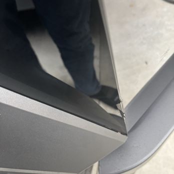 Electric Auto Films - Irvine - Vinyl peeling off - Car Window Tinting Near Me - Irvine, California Electric Auto Films - Irvine - Vinyl peeling off - Car Window Tinting Near Me - Irvine, California