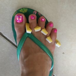 Look how pretty my pedicure is