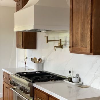 Sosa Remodeling & Construction - Soda designed this beautiful range hood that makes the kitchen pop. - General Contractors Near Me Sosa Remodeling & Construction - Soda designed this beautiful range hood that makes the kitchen pop. - General Contractors Near Me