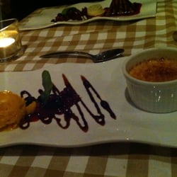 Restaurang Angelo's - Crème brule på katalanskt vis. Med äkta vanilj och lite apelsin. Krämig mangoglass vid sidan.