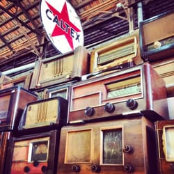 L'Entrepôt Saint Germain - Le joyeux bric-a-brac de radios vintage