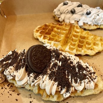Maison De Croissant - Chocolate, plain with maple syrup, and blueberry & cream cheese - Bakeries Near Me - Irvine, California