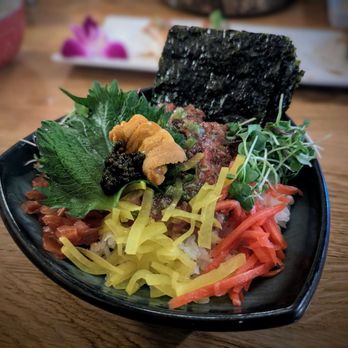 Momo Sushi - Toro bowl with uni and caviar - Sushi Bars Near Me - Riverside, California Momo Sushi - Toro bowl with uni and caviar - Sushi Bars Near Me - Riverside, California