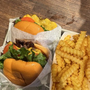 Shake Shack Valley Fair - Fast Food Near Me - Santa Clara, California Shake Shack Valley Fair - Fast Food Near Me - Santa Clara, California