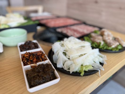 Mumu Hot Pot by null