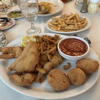 Ventura's Restaurant - Fried seafood platter - Italian Near Me - Utica, New York