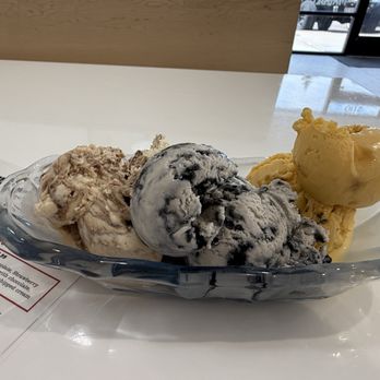 Bridgeman's Ice Cream Parlor - Turtle, licorice, butter brittle - Ice Cream & Frozen Yogurt Near Me - Woodbury, Minnesota Bridgeman's Ice Cream Parlor - Turtle, licorice, butter brittle - Ice Cream & Frozen Yogurt Near Me - Woodbury, Minnesota