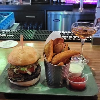 18bin - Vegan impossible burger is amazing! And a curated cocktail the bartender came up with after talking about what flavor profiles I like! - Bars Near Me - Las Vegas, Nevada