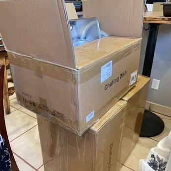 De Luca's Restaurant - Sitting here waiting next to cardboard boxes - Italian Near Me - Whittier, California De Luca's Restaurant - Sitting here waiting next to cardboard boxes - Italian Near Me - Whittier, California