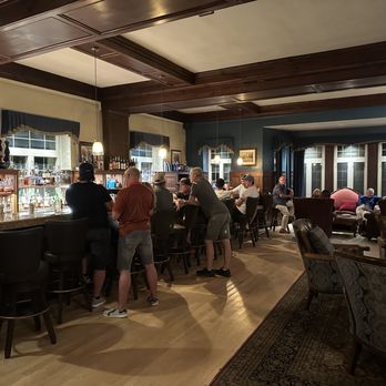 Skytop Lodge - Library Bar - Hotels Near Me - Skytop, Pennsylvania
