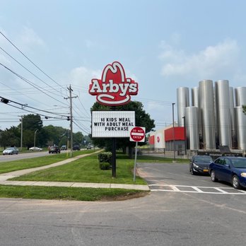 Arby's - a car parked in front of a restaurant - Fast Food Near Me - ONEIDA, New York Arby's - a car parked in front of a restaurant - Fast Food Near Me - ONEIDA, New York