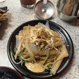Flat bean noodles with cold chicken and cucumber salad Flat bean noodles with cold chicken and cucumber salad