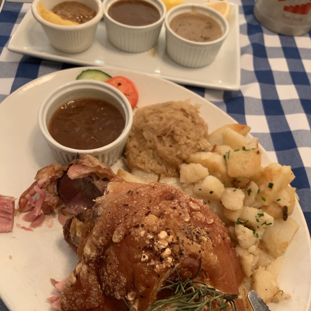 Schweinshaxn / Pork hock Schweinshaxn / Pork hock