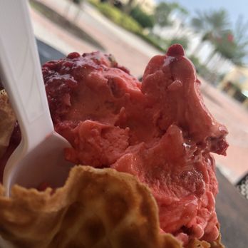 Cold Stone Creamery - Watermelon sorbet - Ice Cream & Frozen Yogurt Near Me - Lakeland, Florida