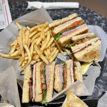Esports Zone - Club Sandwich - Sports Bars Near Me - Cherokee, North Carolina