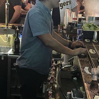 Jameson's Pub - This bartender is the most rude I have ever encountered - Irish Pub Near Me - Santa Monica, California