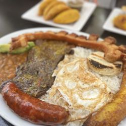 Antojitos Colombianos Restaurant - Su majestad la Bandeja paisa