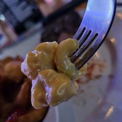 Sidewinders Steakhouse & Saloon - A fork holding some of the Mac 'N Cheese.