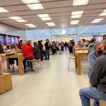 Apple - Inside - Computers Near Me - Cerritos, California