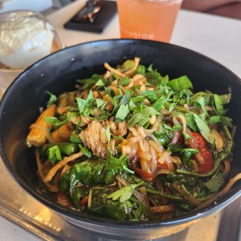 honeygrow - Salad Near Me - Vienna, Virginia