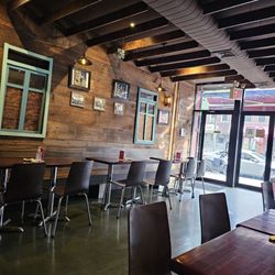 Ditmars Thai - Inside