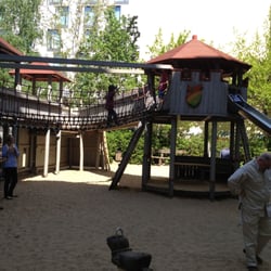 Robin Hood Ritterburg Spielplatz Grolmanstrasse