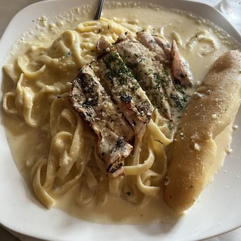Sinatra's Ristorante - Chicken fettuccine alfredo - Italian Near Me - Lake Helen, Florida