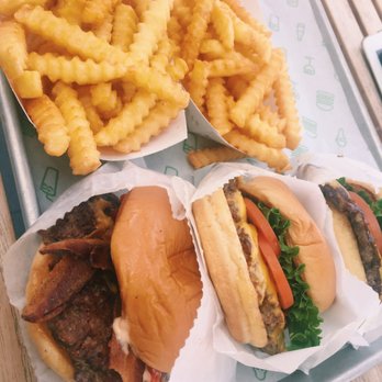 Shake Shack Garden State Plaza - Burgers Near Me - Paramus, New Jersey Shake Shack Garden State Plaza - Burgers Near Me - Paramus, New Jersey