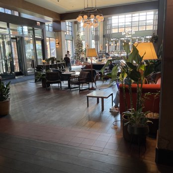 The Hoxton - Spacious and beautiful lobby / bar / restaurant - Hotels Near Me - Chicago, Illinois The Hoxton - Spacious and beautiful lobby / bar / restaurant - Hotels Near Me - Chicago, Illinois