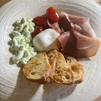 Manzzo Cuisine - Burrata Manzzo - Italian Near Me - Windermere, Florida Manzzo Cuisine - Burrata Manzzo - Italian Near Me - Windermere, Florida