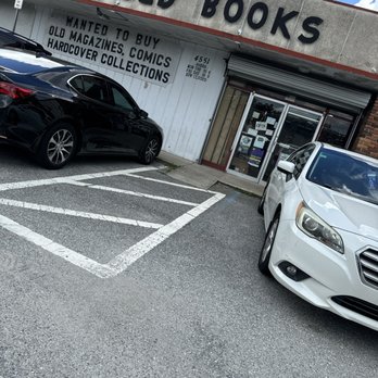 Chamblin Bookmine - Front door - Bookstores Near Me - Jacksonville, Florida