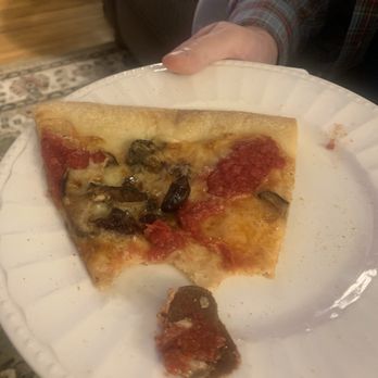 OTTO - Chunk on bottom is cardboard - Pizza Near Me - Lynnfield, Massachusetts OTTO - Chunk on bottom is cardboard - Pizza Near Me - Lynnfield, Massachusetts