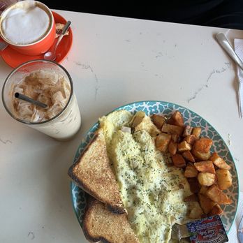 Roast & Brew - Iced chai latte, Cappuccino, omelette with mushrooms & turkey - Coffee & Tea Near Me - Houston, Texas Roast & Brew - Iced chai latte, Cappuccino, omelette with mushrooms & turkey - Coffee & Tea Near Me - Houston, Texas