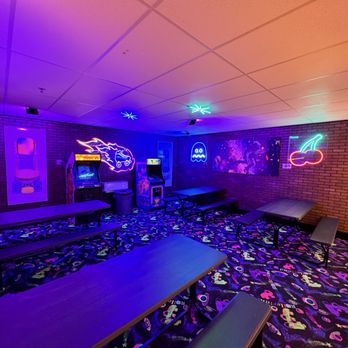 Rollerland - Skating Rinks Near Me - Choctaw, Oklahoma