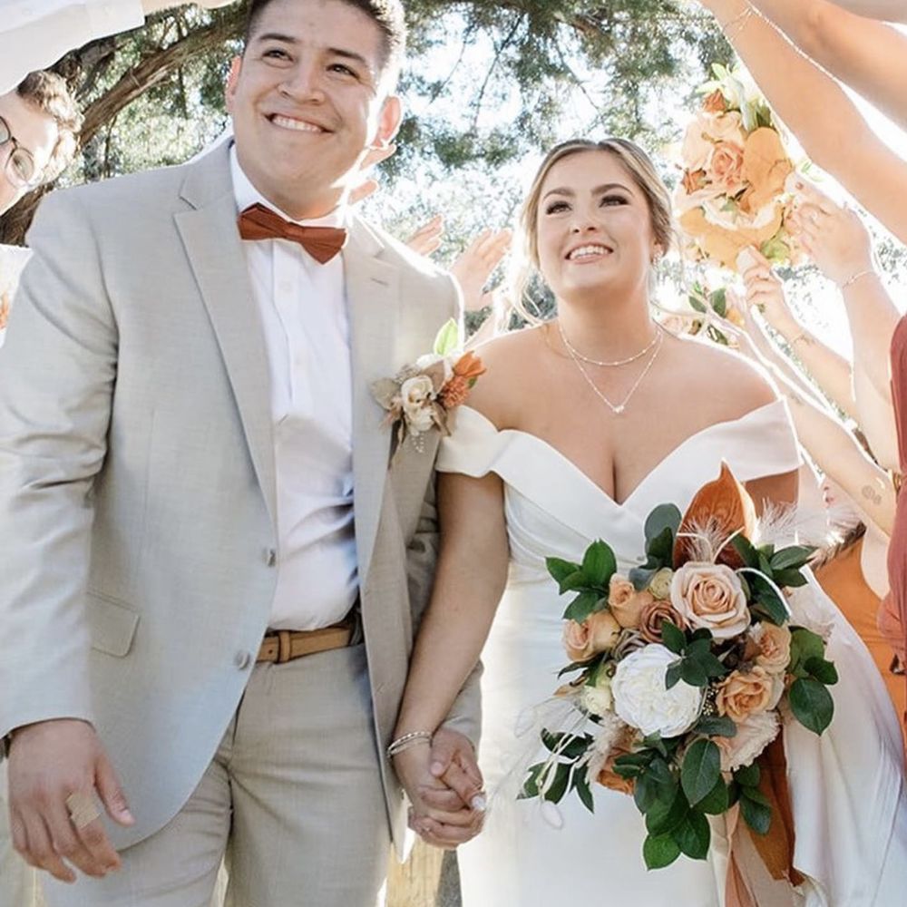 Laura y Torben, su boda fue una celebración donde cada detalle se sintió  auténtico. No solo por el lugar, sino por la manera en la que se  acompañaron durante todo el día — con una paz, con sonrisas ..., image size:1000x1000