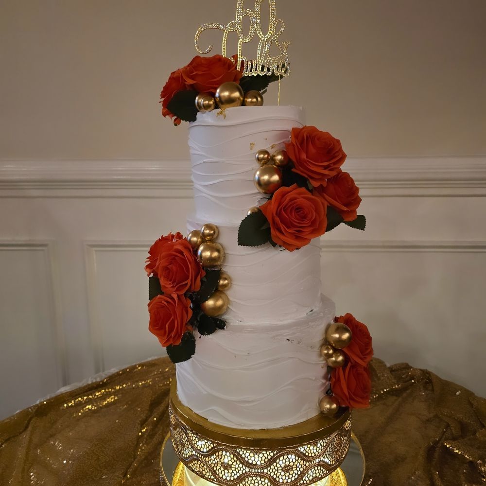 Lovelee Cakes & Creations Logo